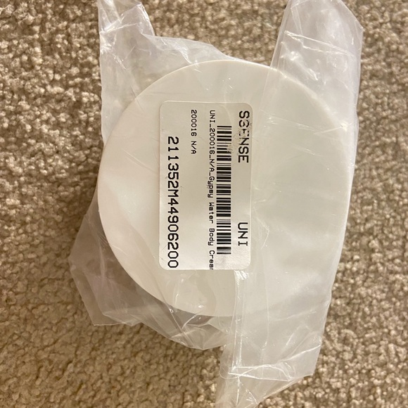 Sold Byredo body cream - Picture 3 of 3